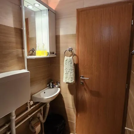 Kuca Sa Lepim Pogledom - Porodica Colovic Apartment