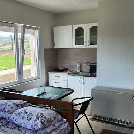 Kuca Sa Lepim Pogledom - Porodica Colovic Apartment