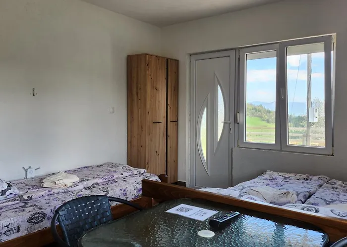 Kuca Sa Lepim Pogledom - Porodica Colovic 아파트 *